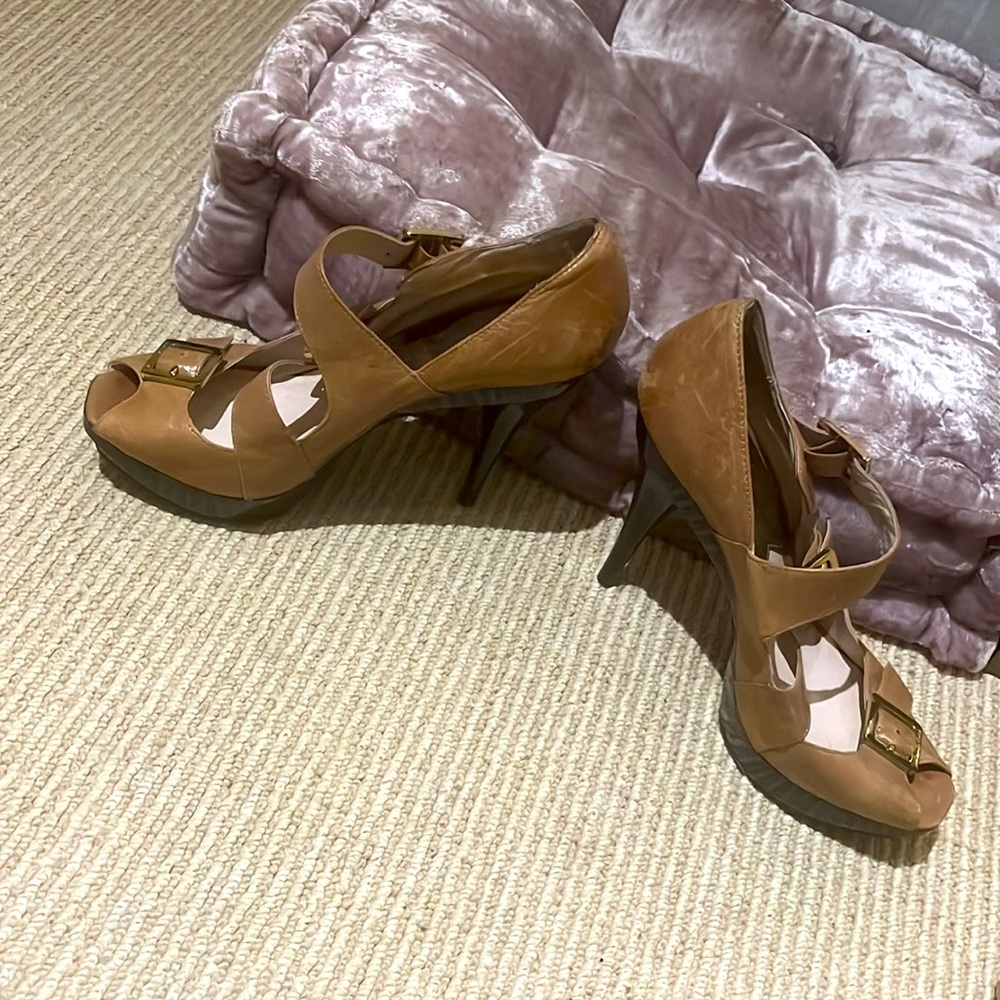 MICHAEL MICHAEL KORS Leather Triple-Buckle Heels, Tan + Gold, 8.5 — GUC - Picture 2 of 11